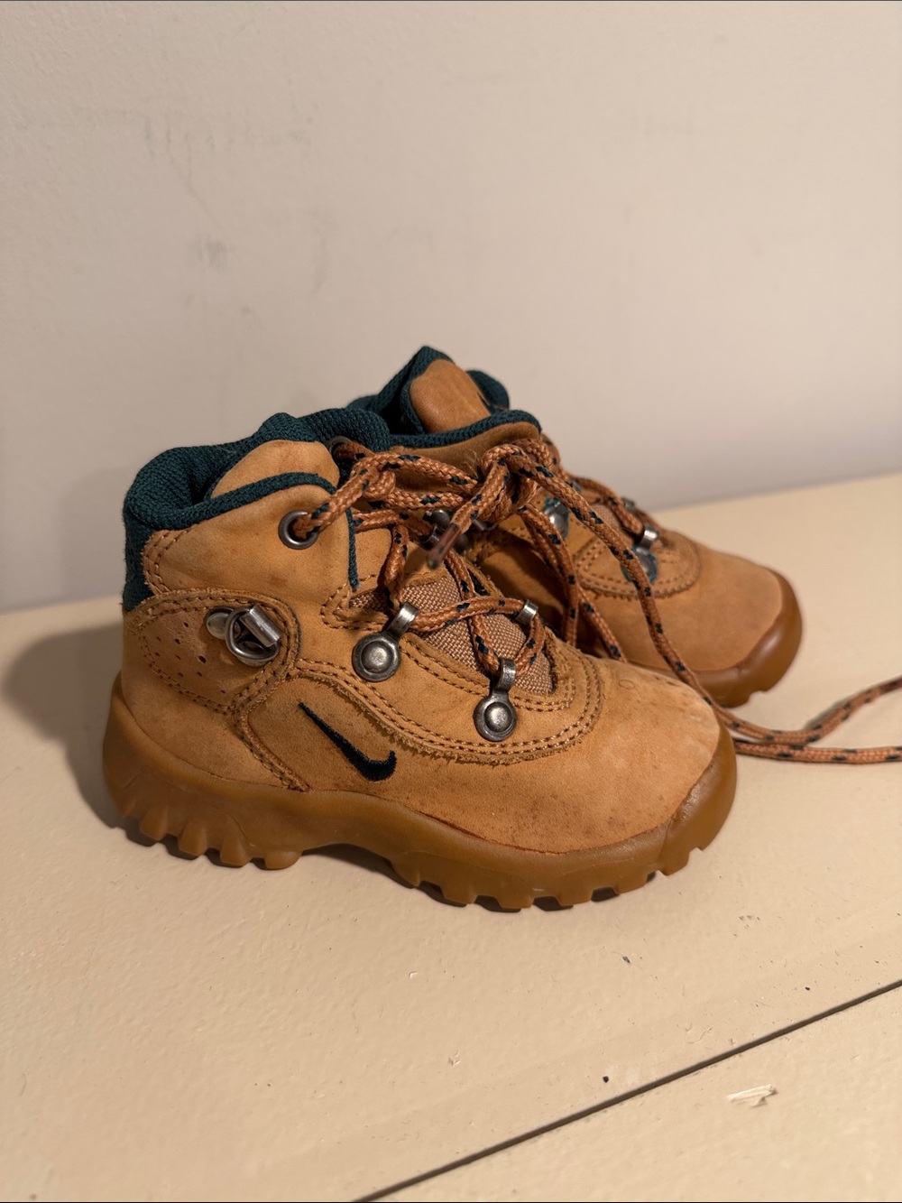 Nike Kids Tan Suede Hiking Boots with Dark Green Collar